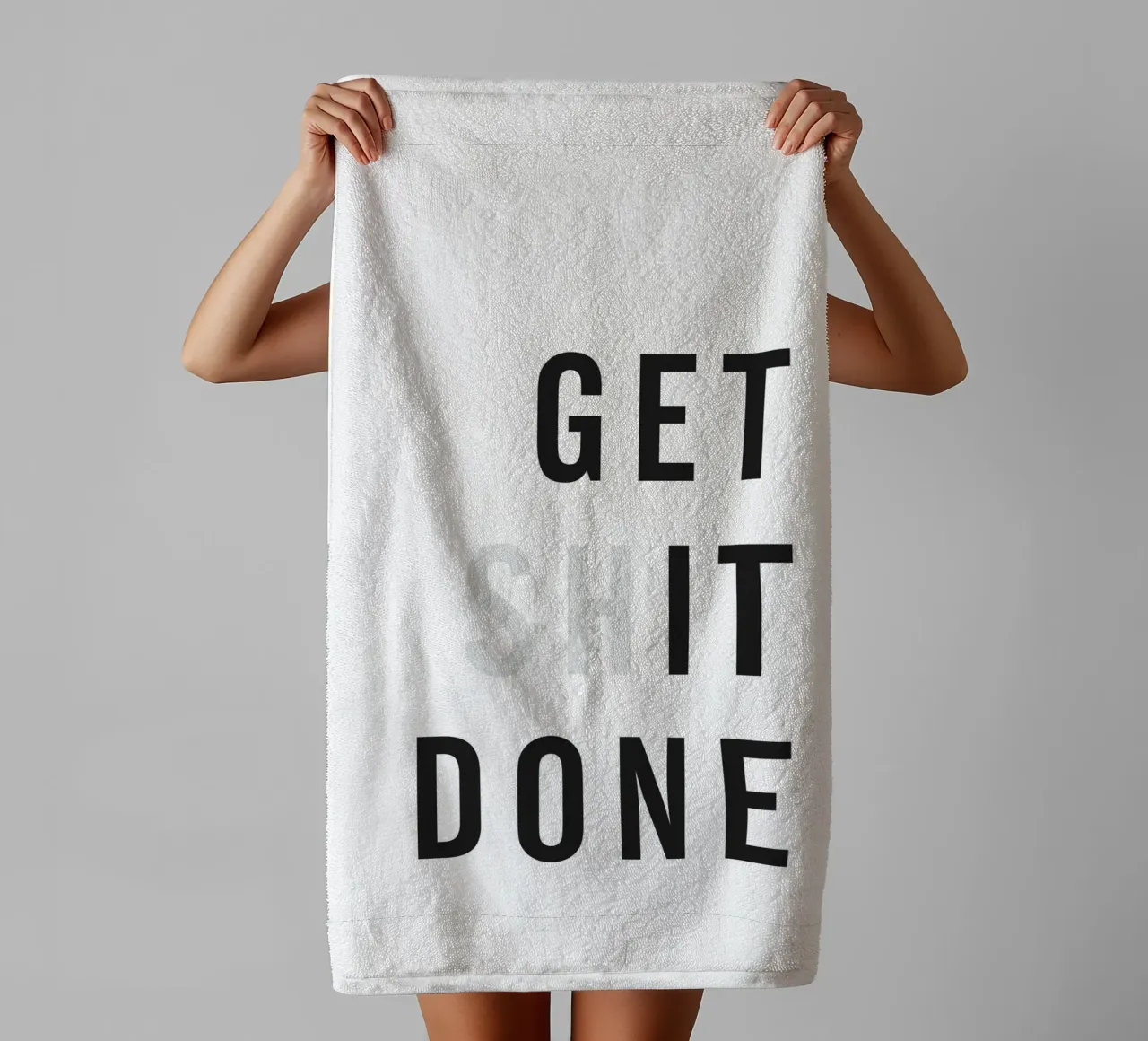 Motivationsspruch "Get Shit Done" – Moderne Wandkunst Handtuch von Whole©