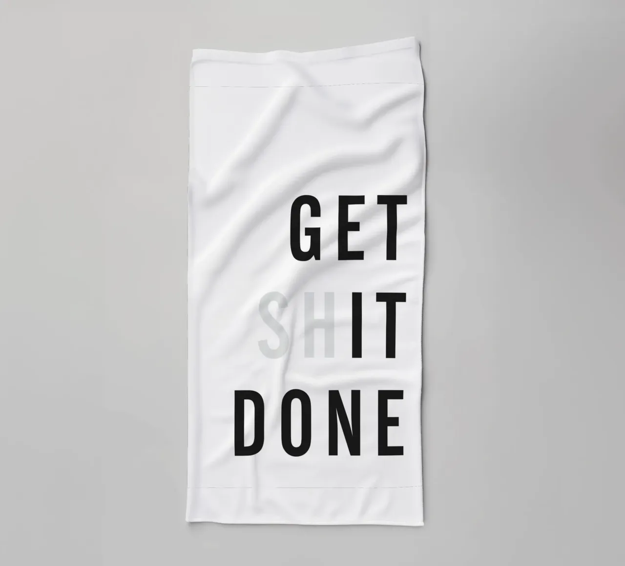 Motivationsspruch "Get Shit Done" – Moderne Wandkunst Handtuch von Whole©
