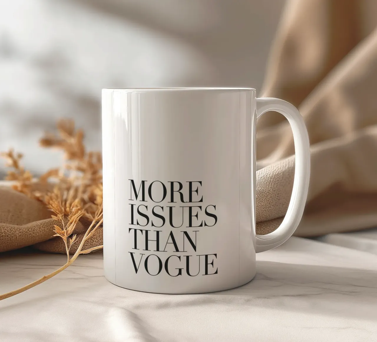Più problemi di Vogue - Umorismo tipografico tazza in ceramica da Whole©