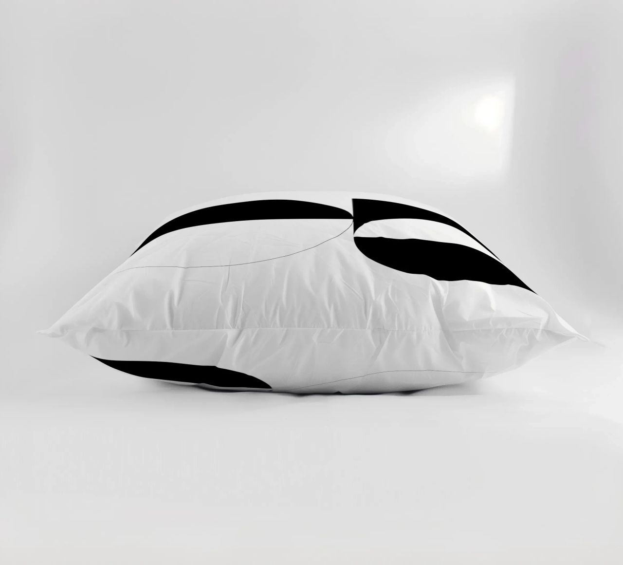 Bianco e nero 03 cuscino da KHouse Studio