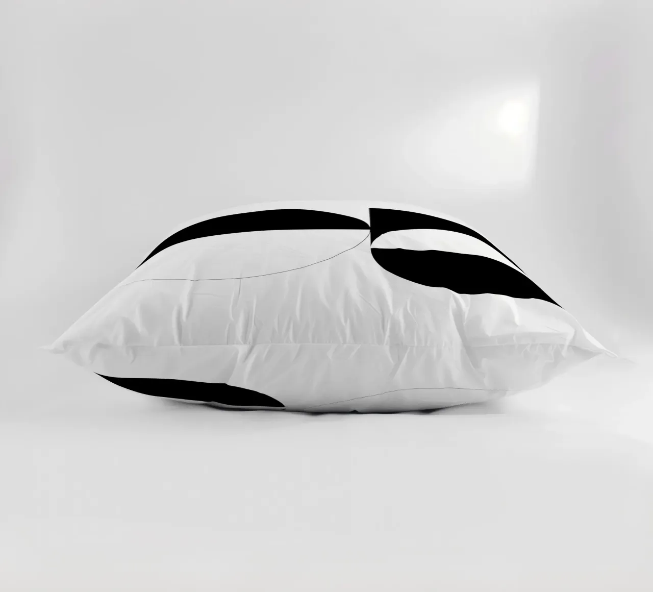 Bianco e nero 03 cuscino da KHouse Studio