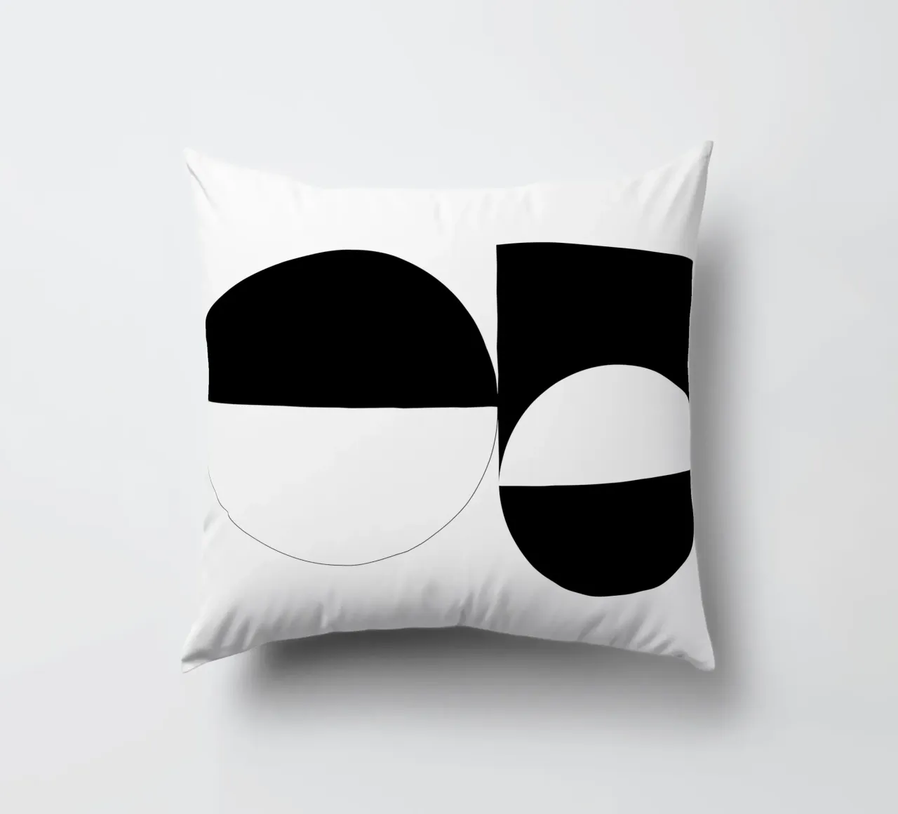 Bianco e nero 03 cuscino da KHouse Studio