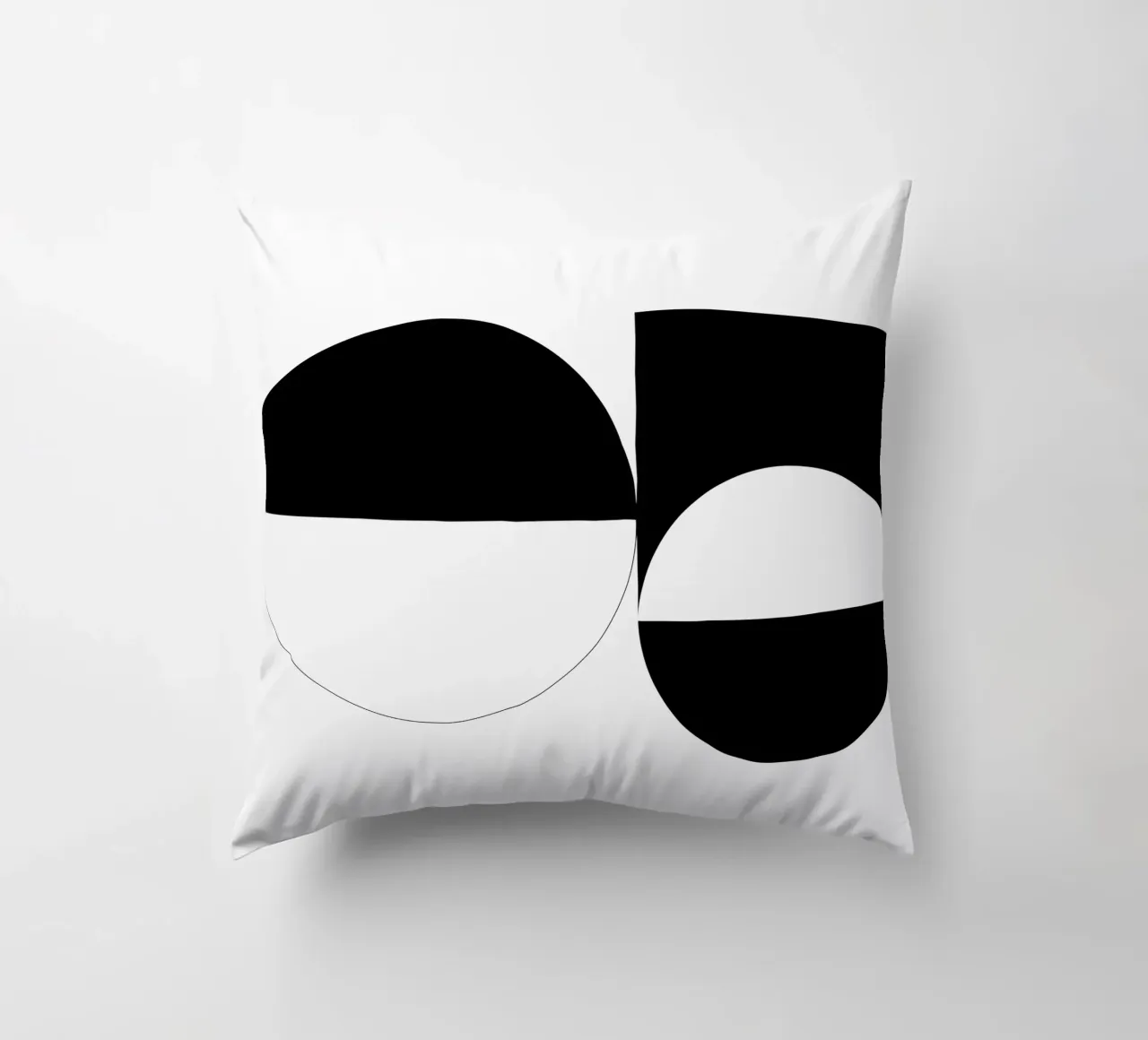 Bianco e nero 03 cuscino da KHouse Studio