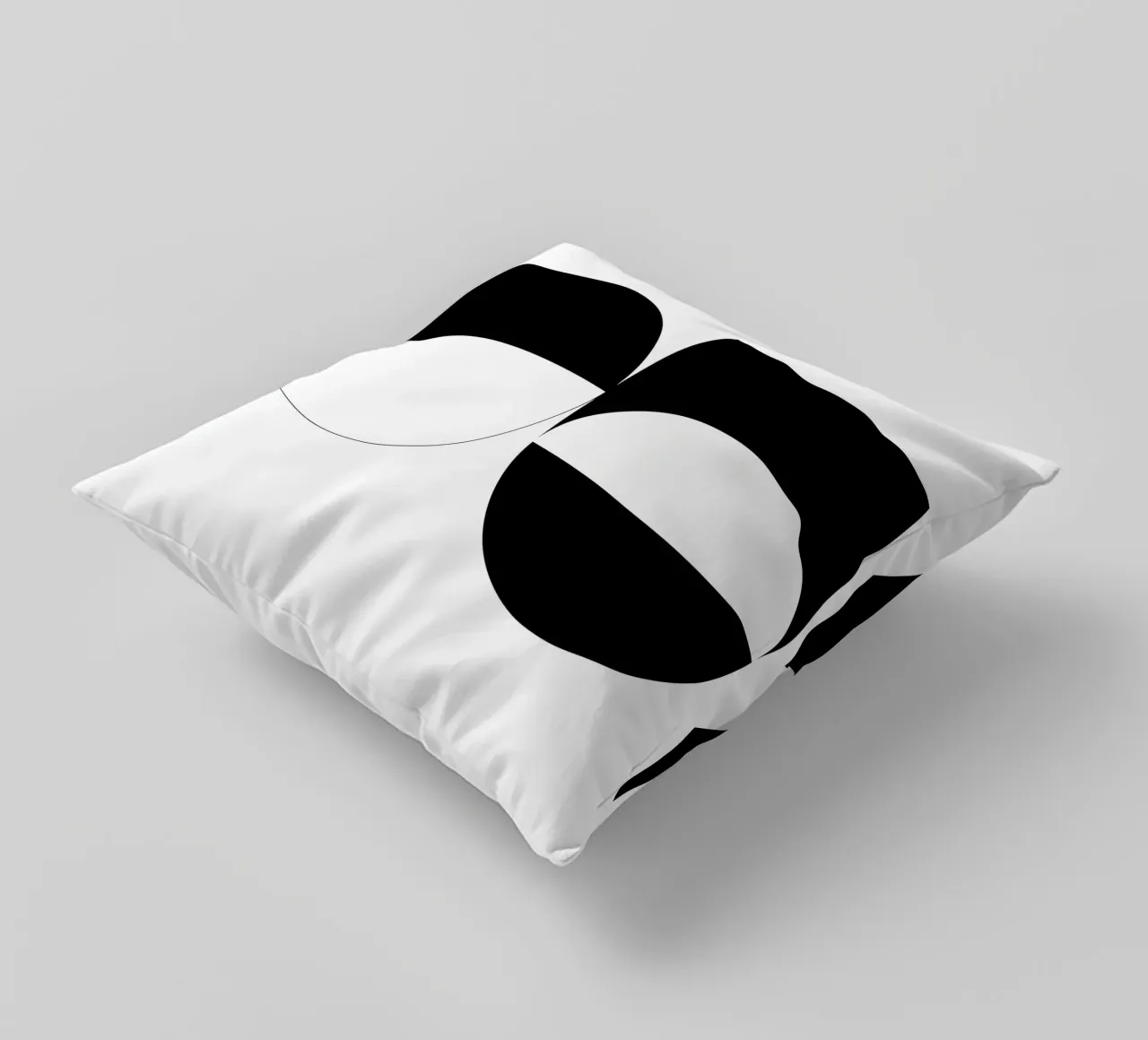 Bianco e nero 03 cuscino da KHouse Studio