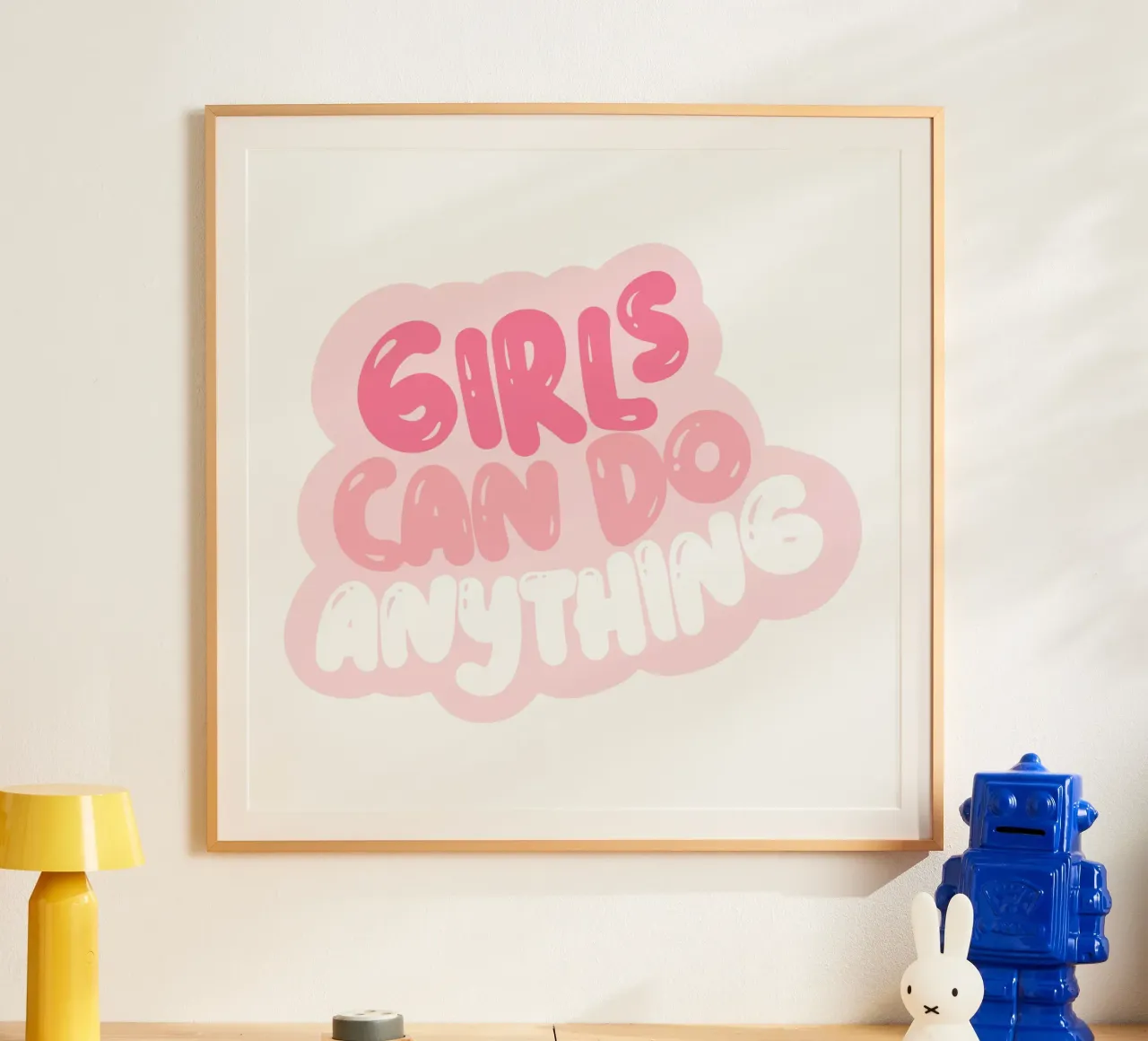 Le ragazze possono fare tutto, Citazione femminista poster con telaio in legno da pdigitalprints