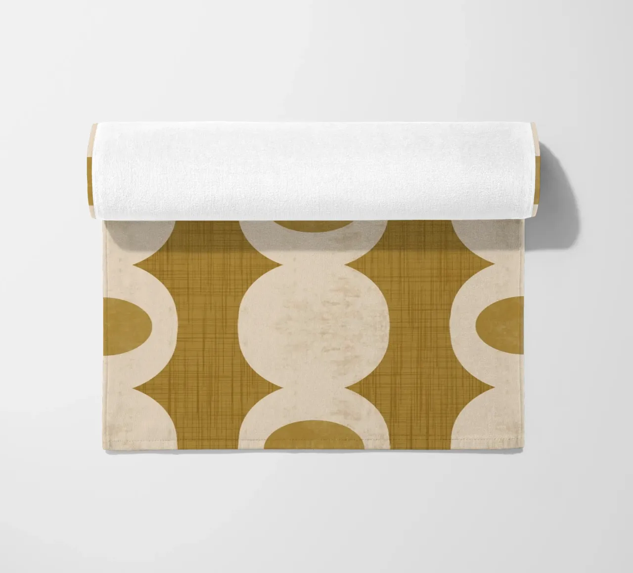 Retro Mod Geo-Ketting - Mosterdbruin - Mid Eeuw Modern strandhanddoek van susanacosta
