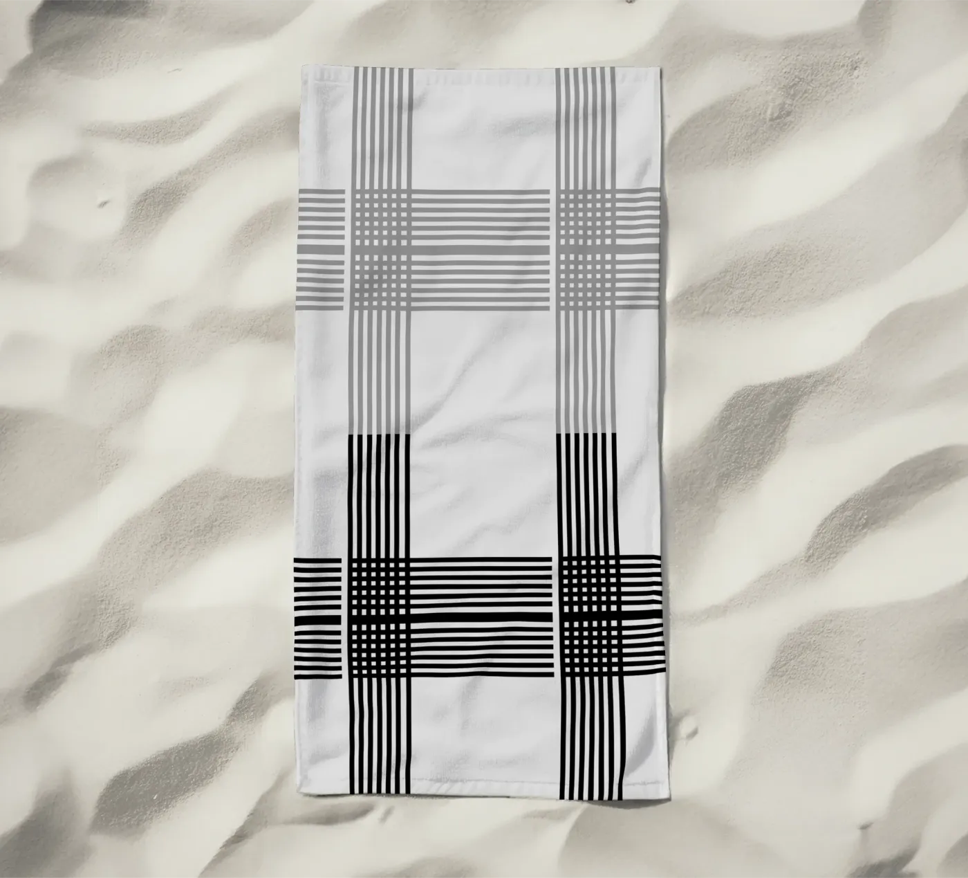 Motif de lignes grises et noires serviette de plage de KHouse Studio