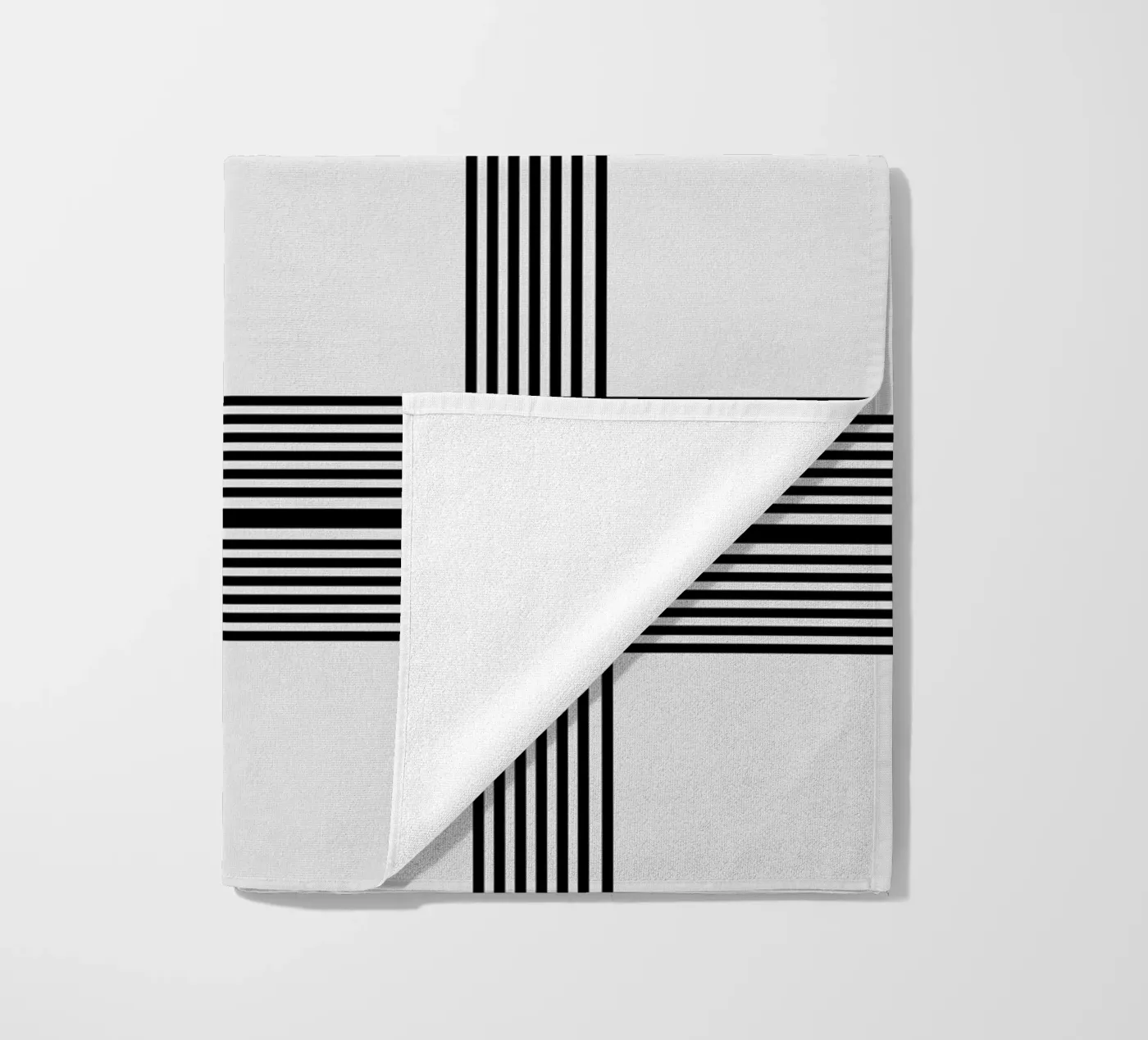 Motif de lignes grises et noires serviette de plage de KHouse Studio