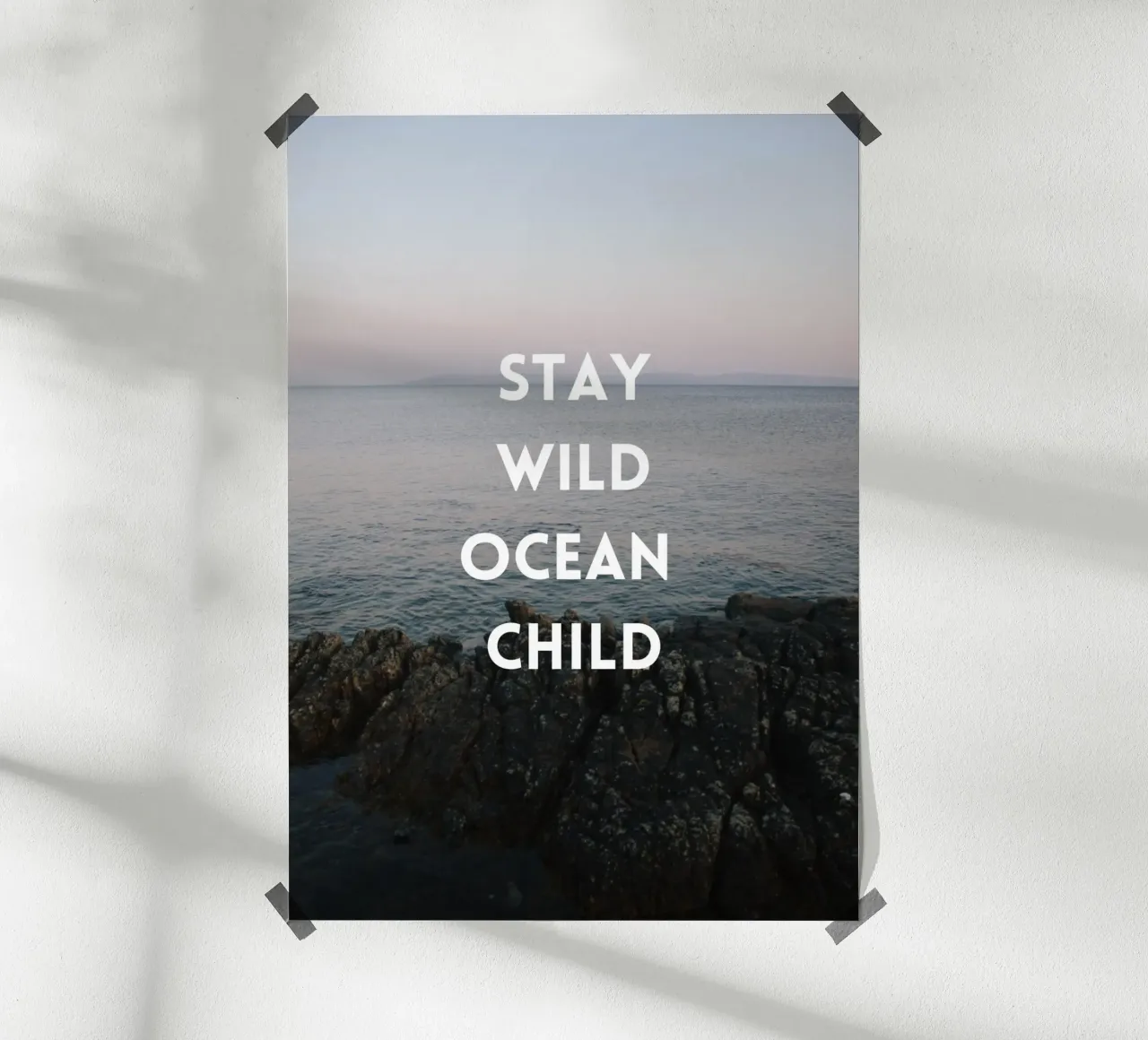 Stay Wild Ocean Child poster con telaio in plastica da The Wild Creative Studio