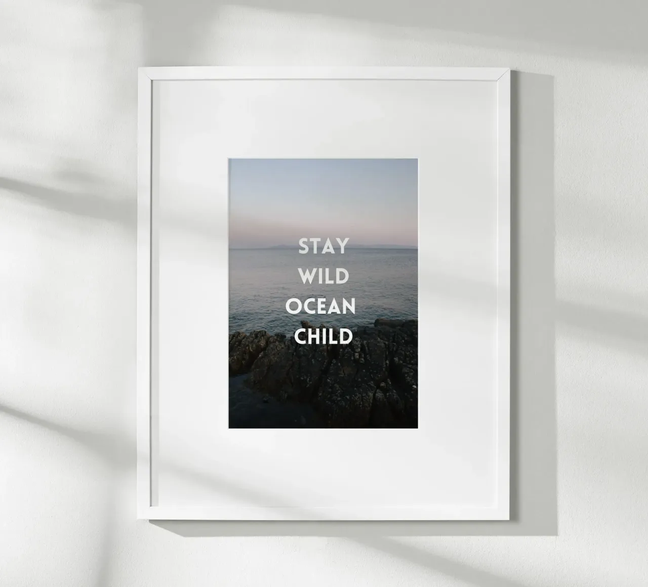 Stay Wild Ocean Child poster con telaio in plastica da The Wild Creative Studio