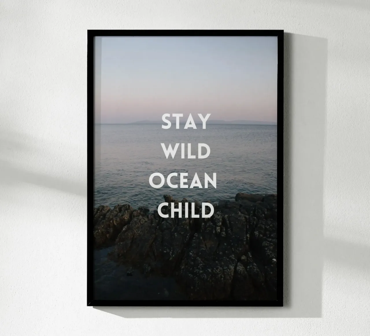 Stay Wild Ocean Child poster con telaio in plastica da The Wild Creative Studio