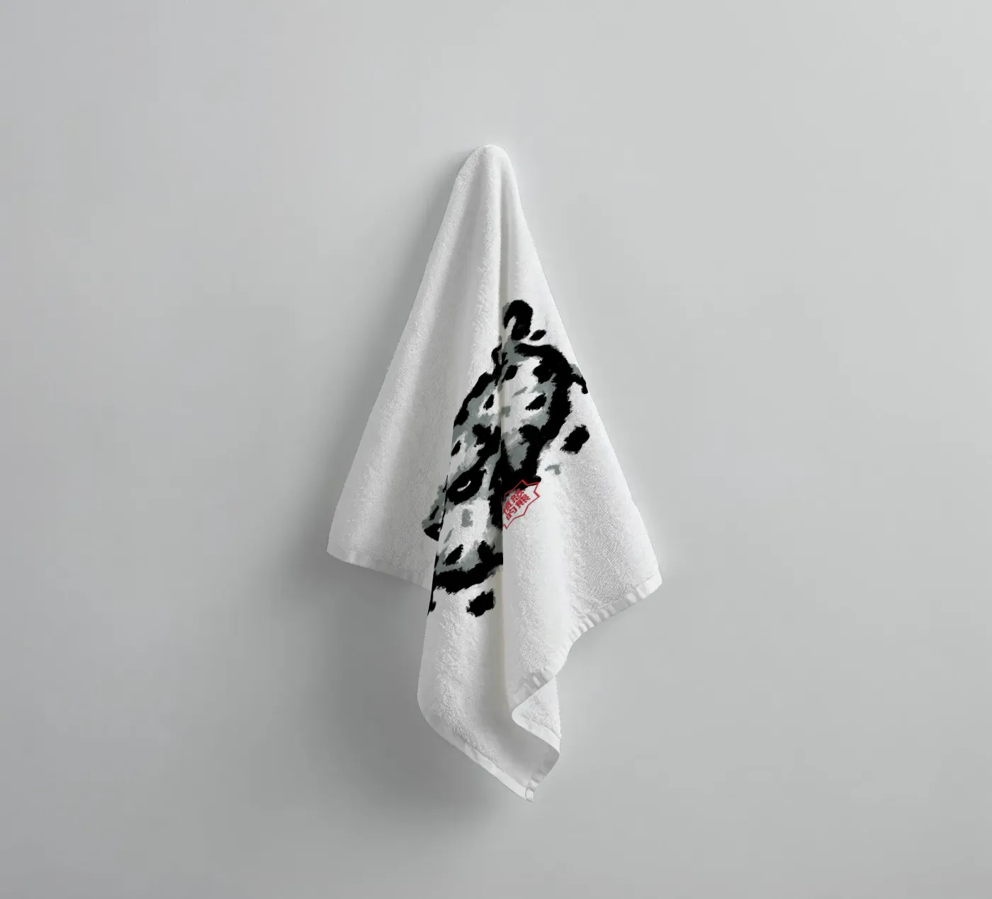 Bear Rorschach Test Handtuch von Tobe Fonseca