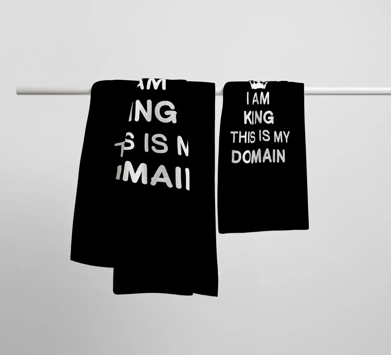 I am king. This is my domain asciugamano da bagno da happieeagle