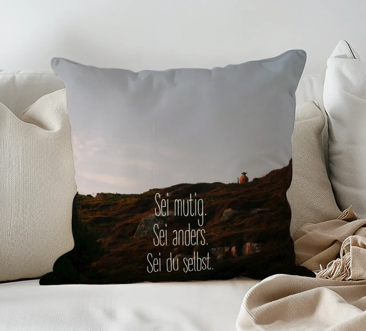 Sei mutig, sei anders, sei du selbst cuscino da Wild Horizon Studio