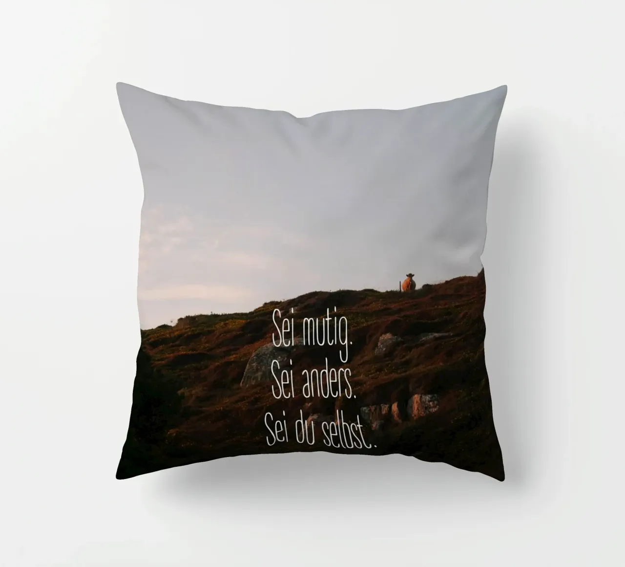 Sei mutig, sei anders, sei du selbst cuscino da Wild Horizon Studio