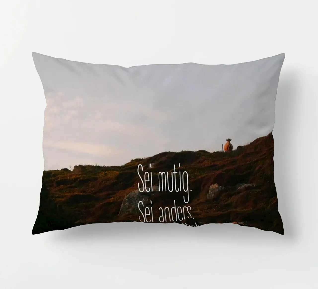 Sei mutig, sei anders, sei du selbst cuscino da Wild Horizon Studio