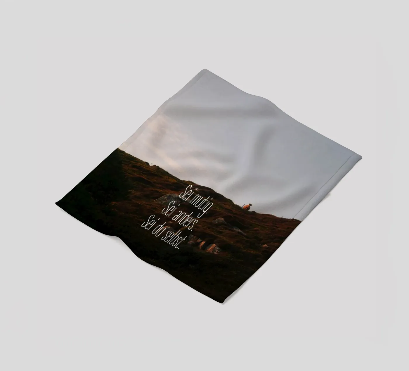 Sei mutig, sei anders, sei du selbst Fleecedecke von Wild Coast Studio