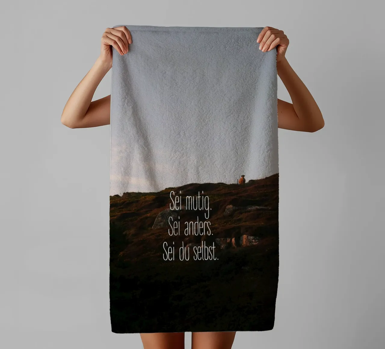 Sei mutig, sei anders, sei du selbst asciugamano da bagno da Wild Horizon Studio