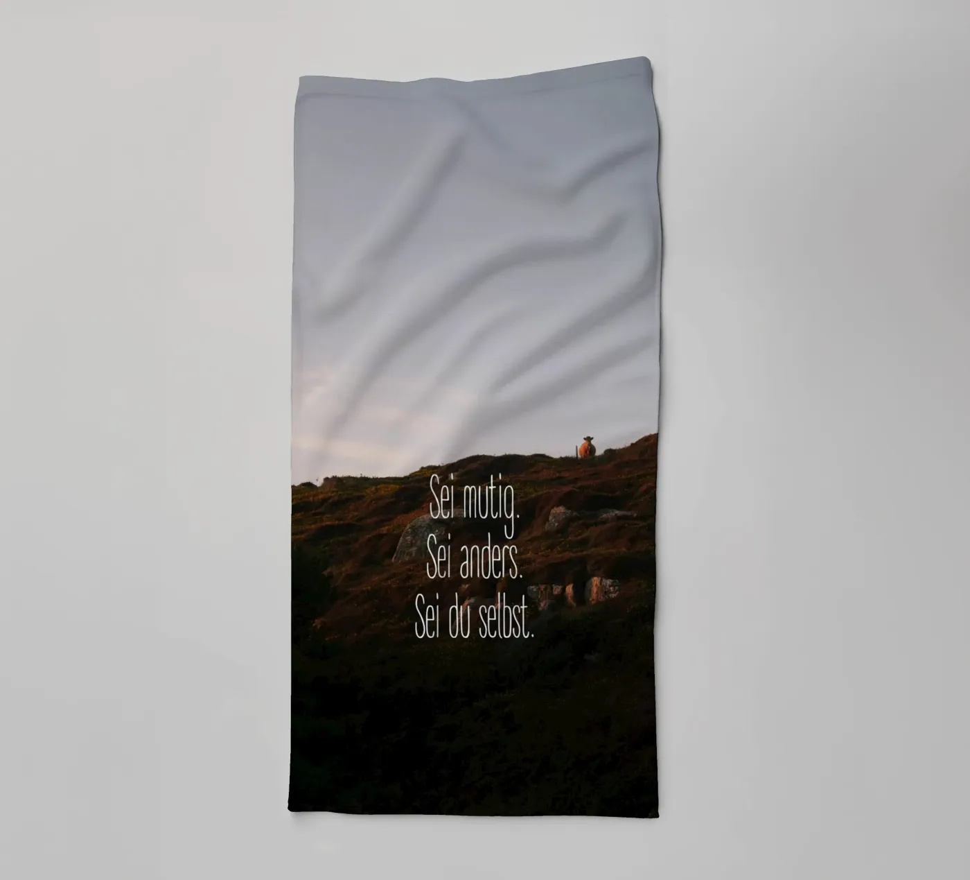 Sei mutig, sei anders, sei du selbst towel by Wild Coast Studio