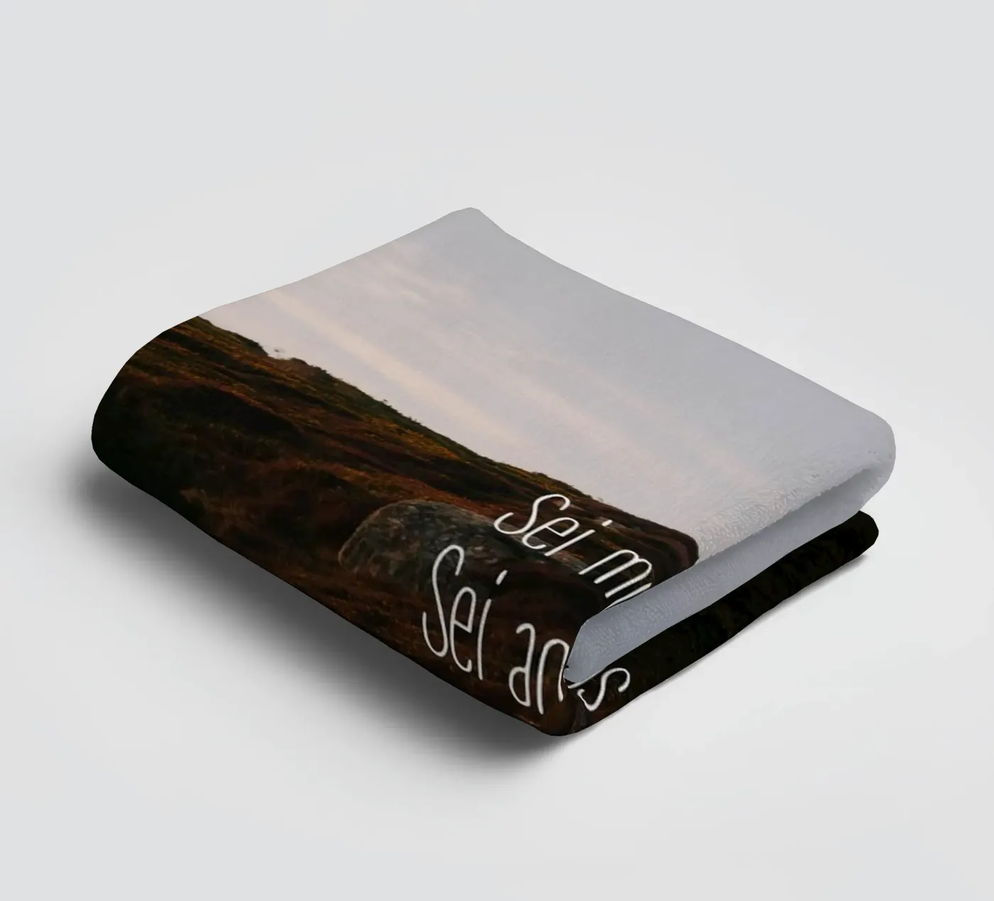 Sei mutig, sei anders, sei du selbst towel by Wild Coast Studio