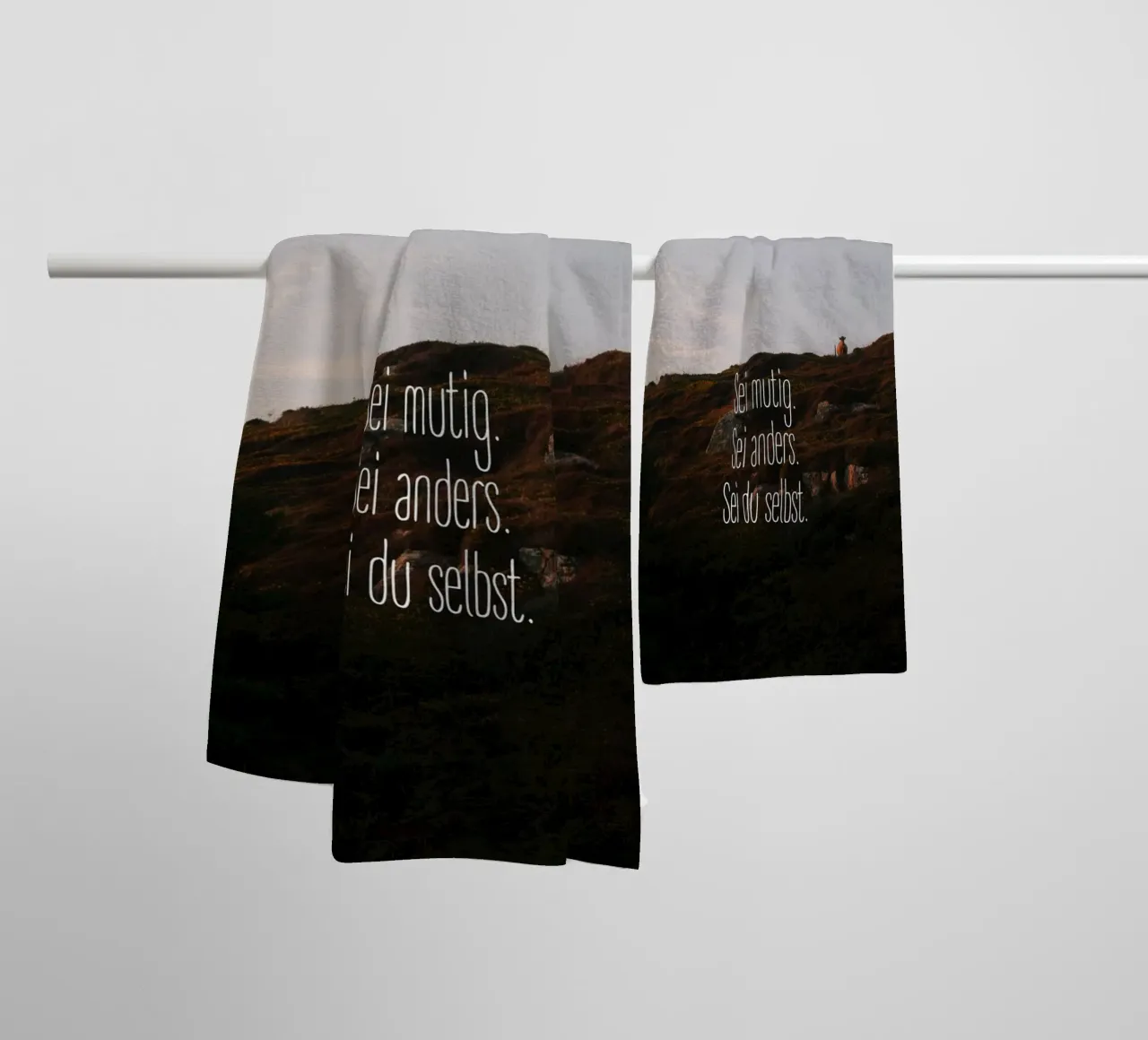 Sei mutig, sei anders, sei du selbst asciugamano da bagno da The Wild Creative Studio
