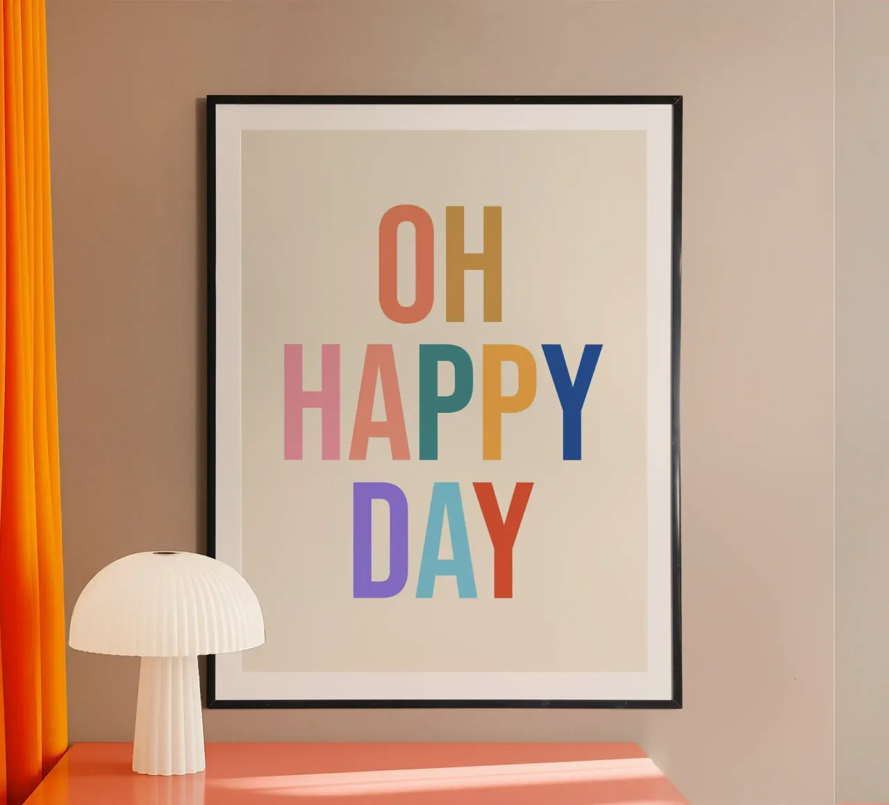 Citazione di un giorno felice poster con telaio in legno da Paigaam Studio