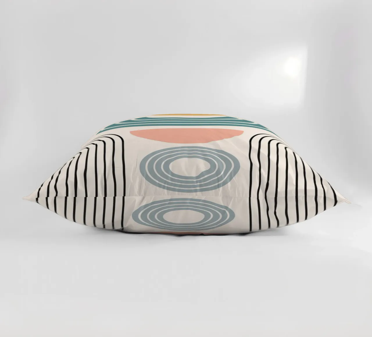 Balanced geometric shapes with circle Kissen von LisaArtes