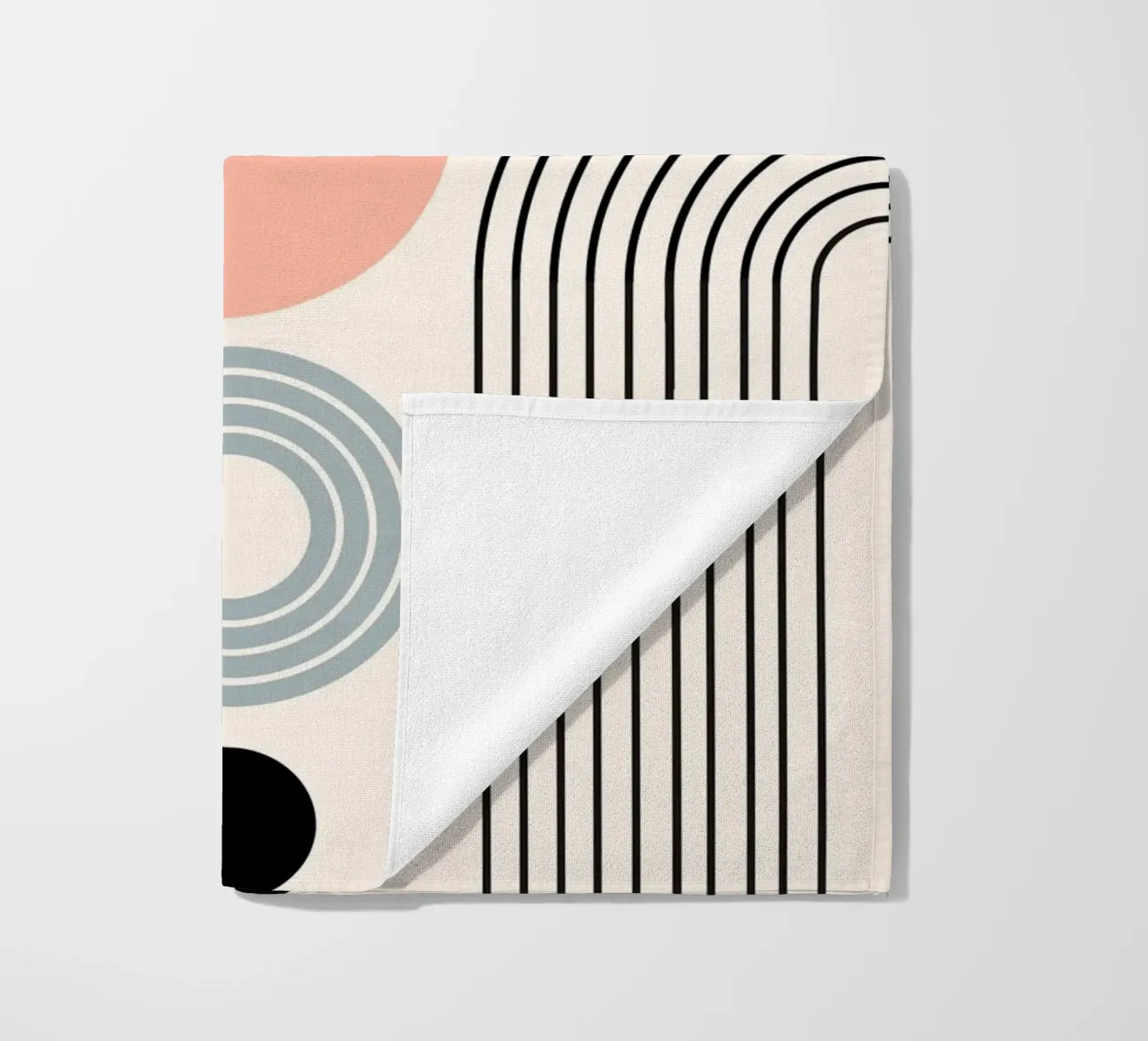 Balanced geometric shapes with circle toalla de playa de LisaArtes