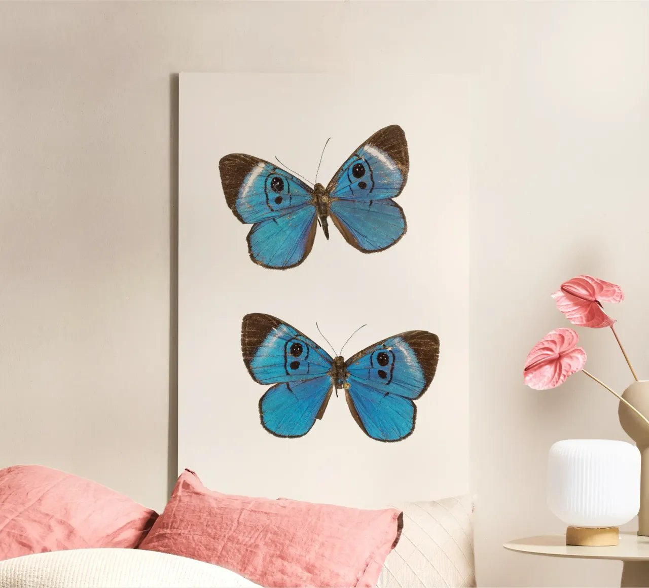Blauwe dans: Fladderende Vlinders canvas met Baklijst van Curious Collections by Marielle Leenders