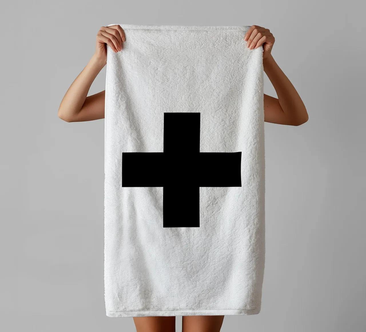 Swiss Cross Blanc et noir Graphisme Monochrome serviette de bain de THE MOTIVATED TYPE
