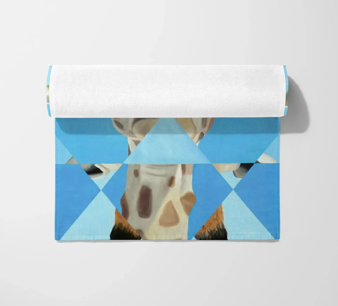 Blue Giraffe telo mare da Allison Chaplin