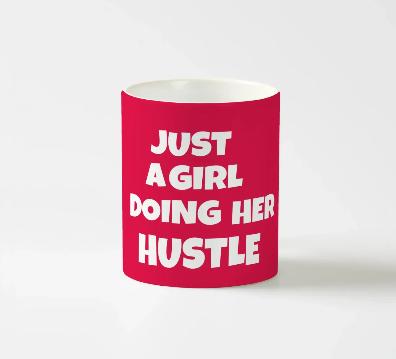 Just a girl doing her hustle tazza in ceramica da happieeagle