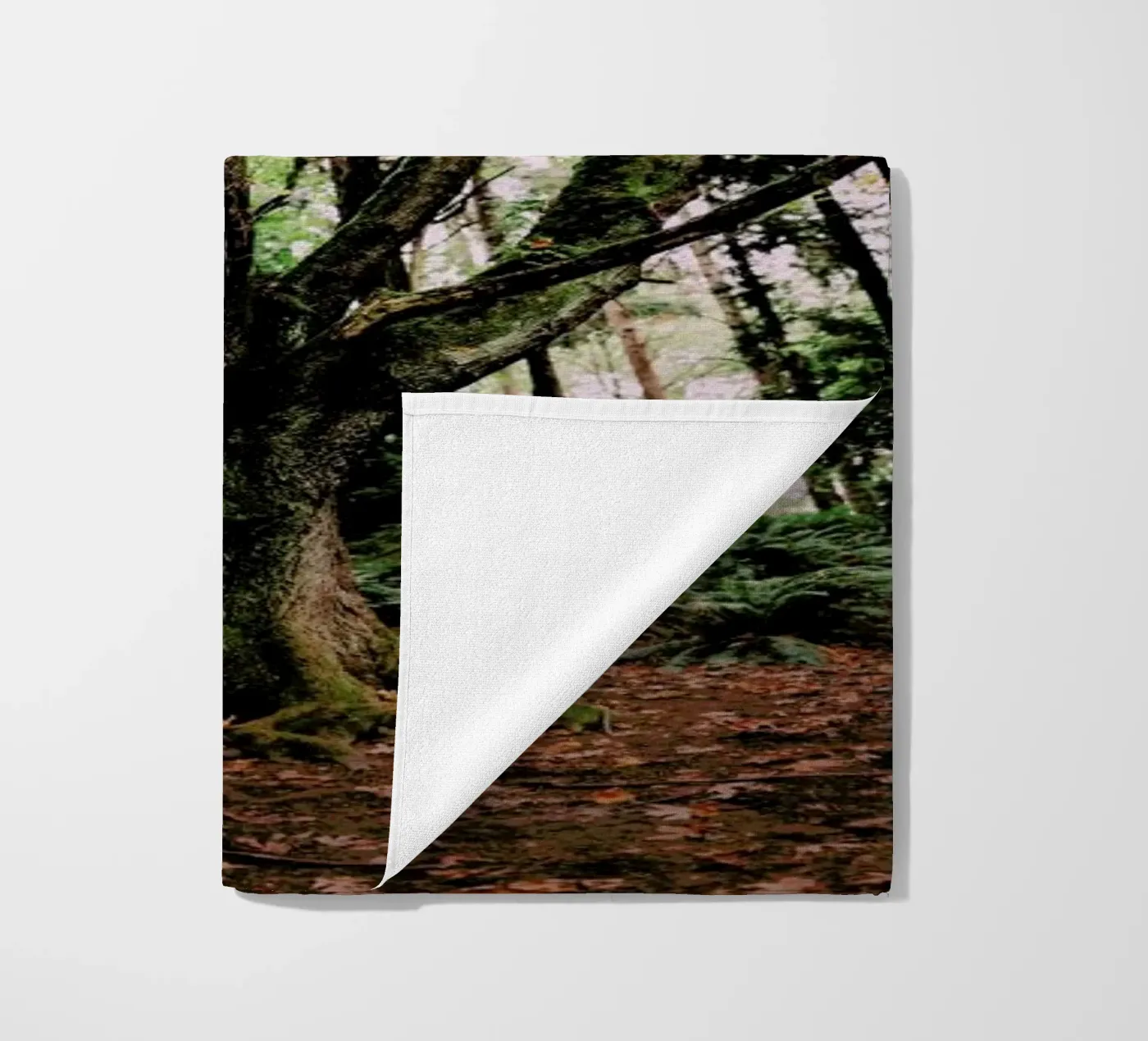 Forest Magic strandhanddoek van Leah Flores