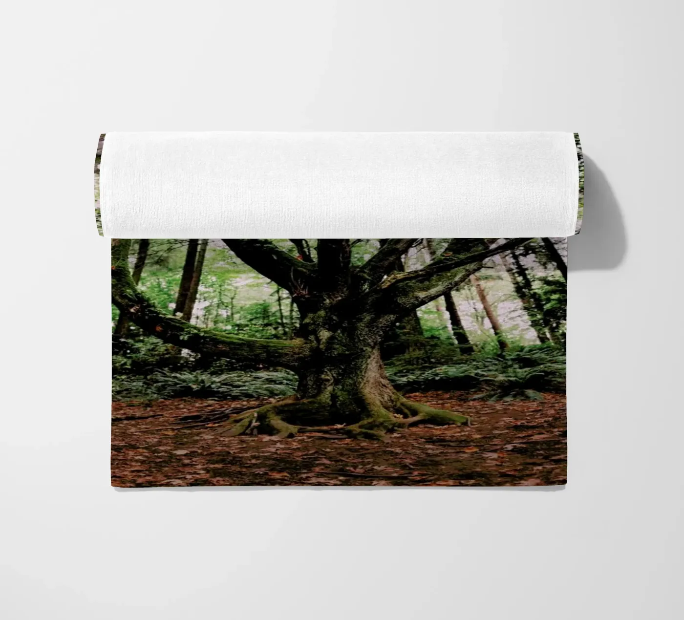 Forest Magic strandhanddoek van Leah Flores