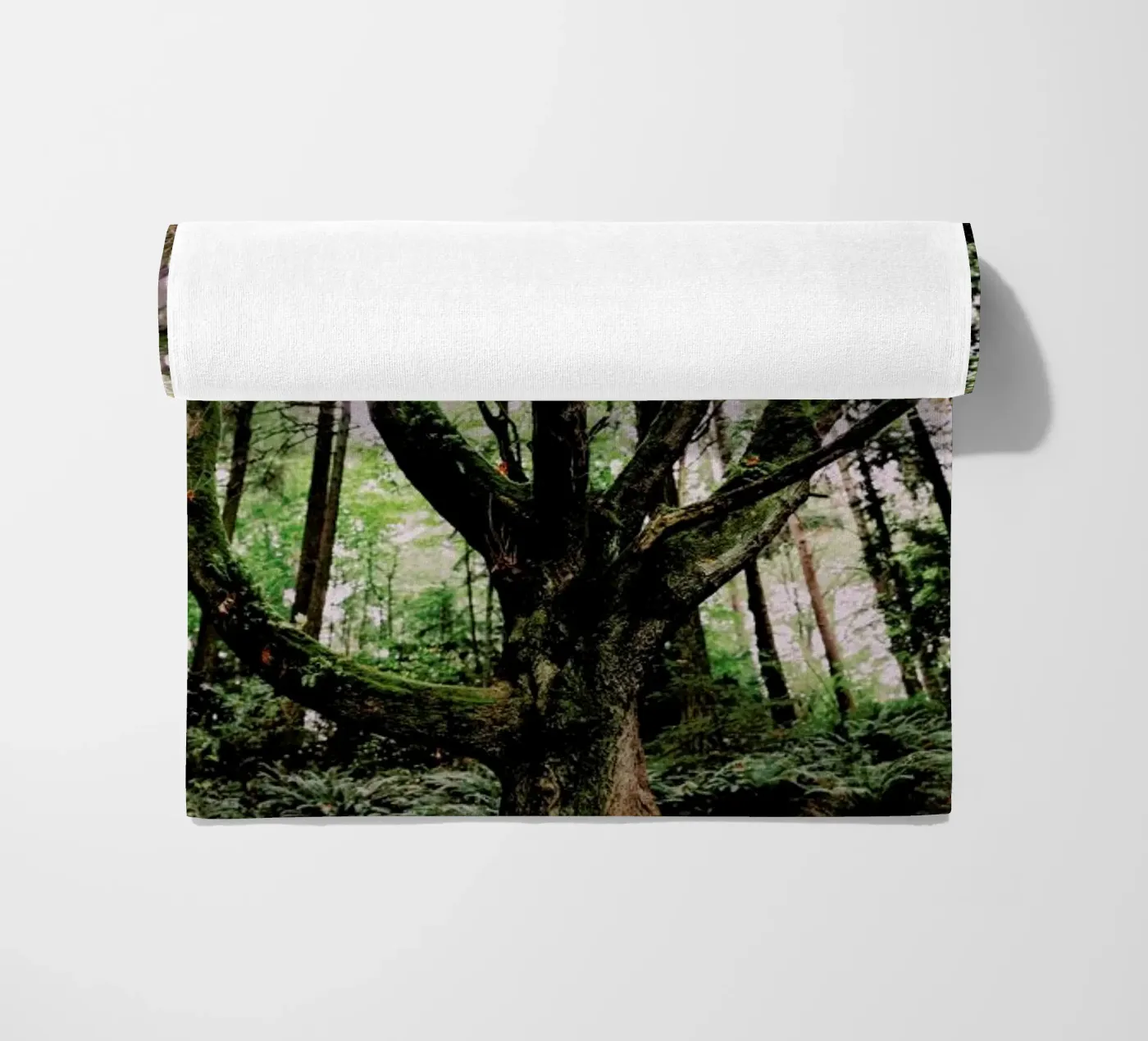 Forest Magic strandhanddoek van Leah Flores