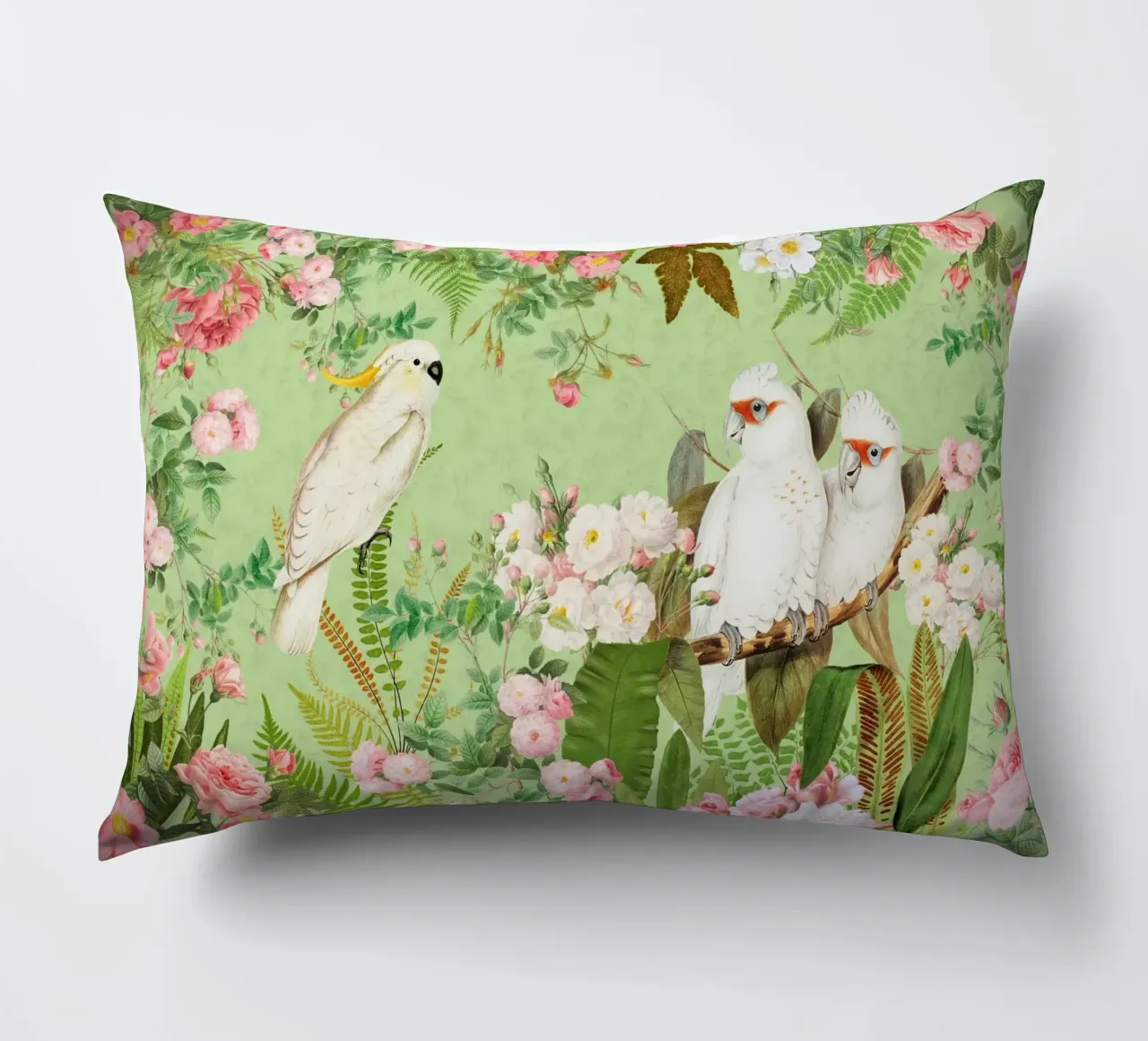 Cacatua esotici d'epoca in una splendida giungla di rose cuscino da Vintage World - Uta Naumann