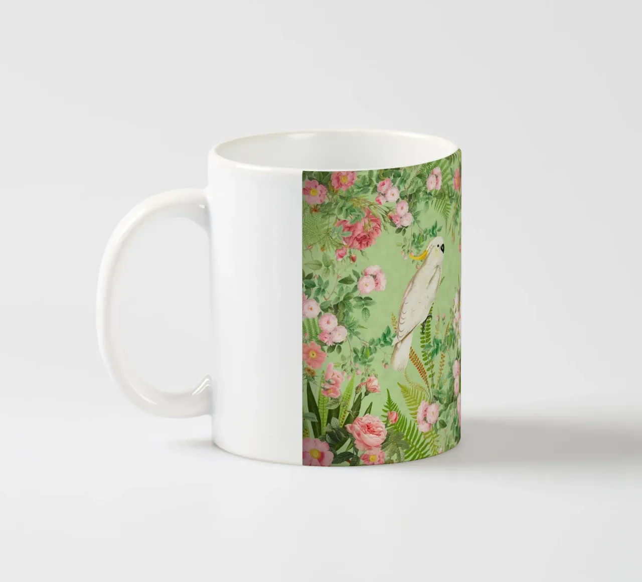 Cacatua esotici d'epoca in una splendida giungla di rose tazza in ceramica da Vintage World - Uta Naumann