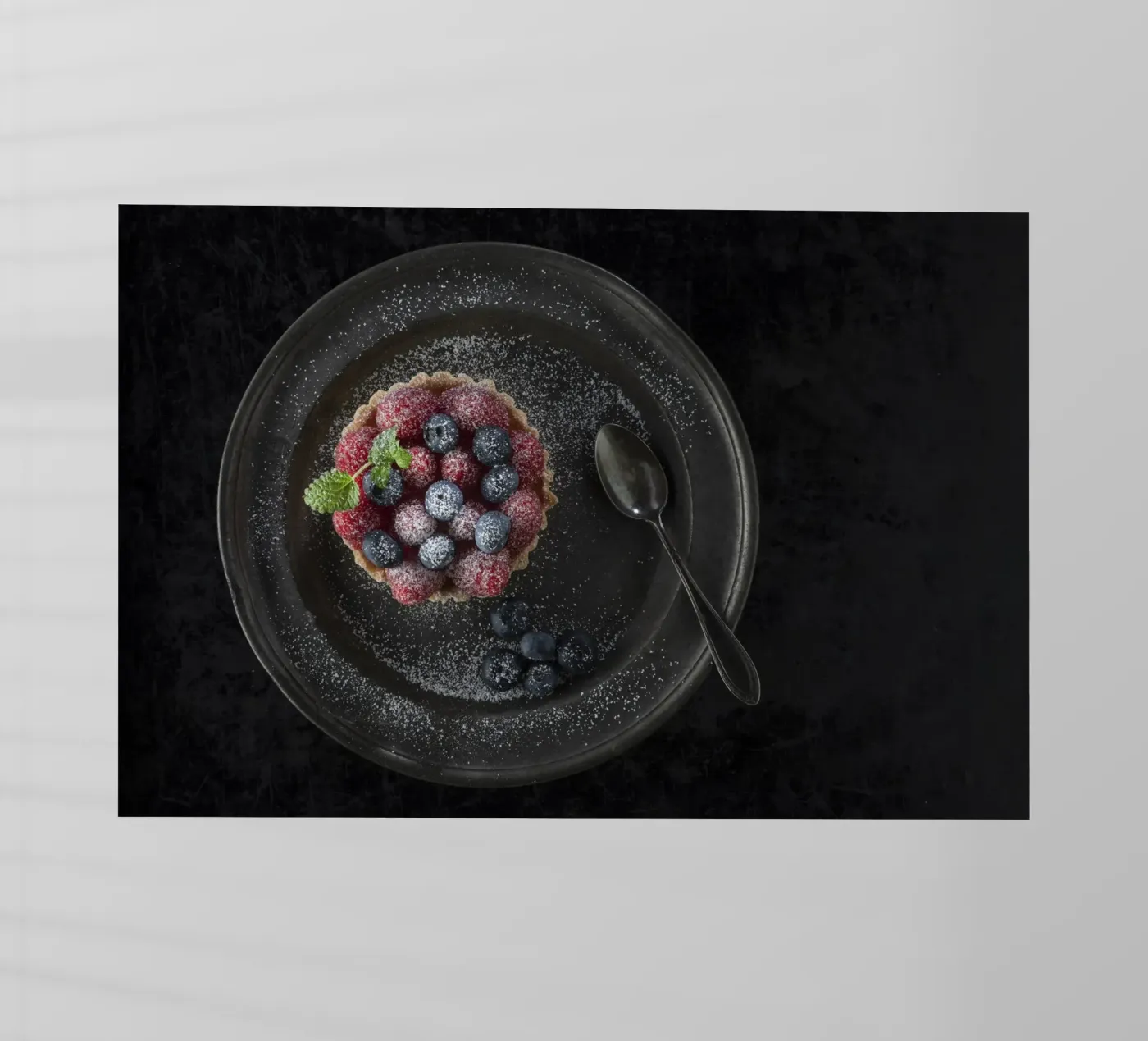 Raspberry tartlets backlit folie van Barbara Buderath Fotodesign