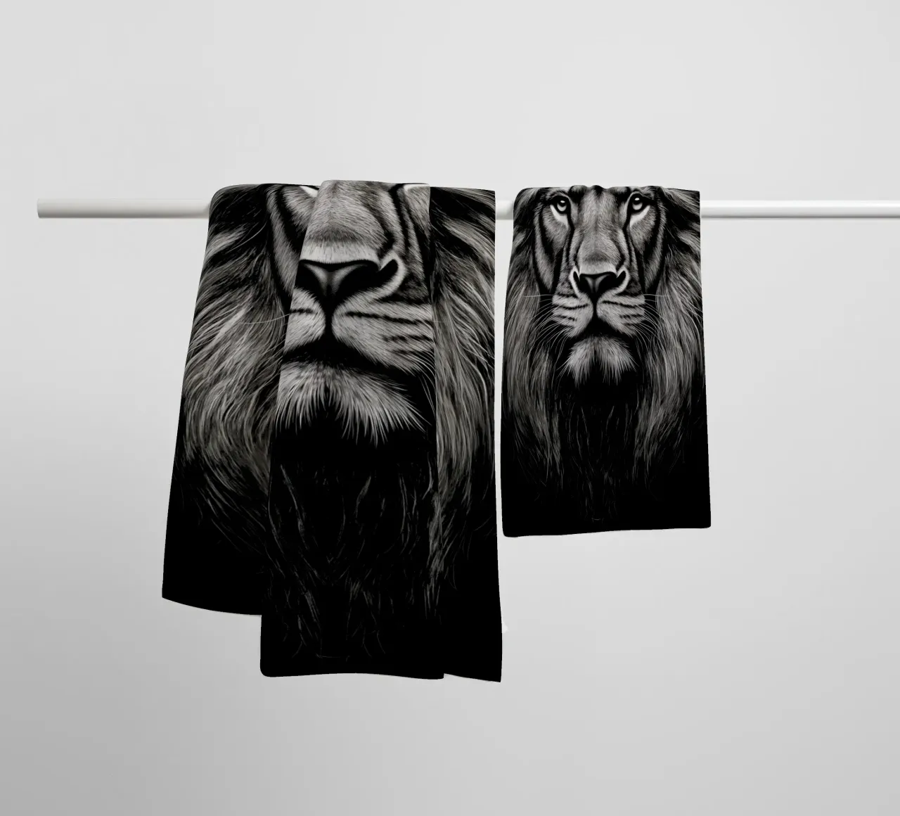 Leeuwenkoning met kroon op zwart badhanddoek van Autofocus