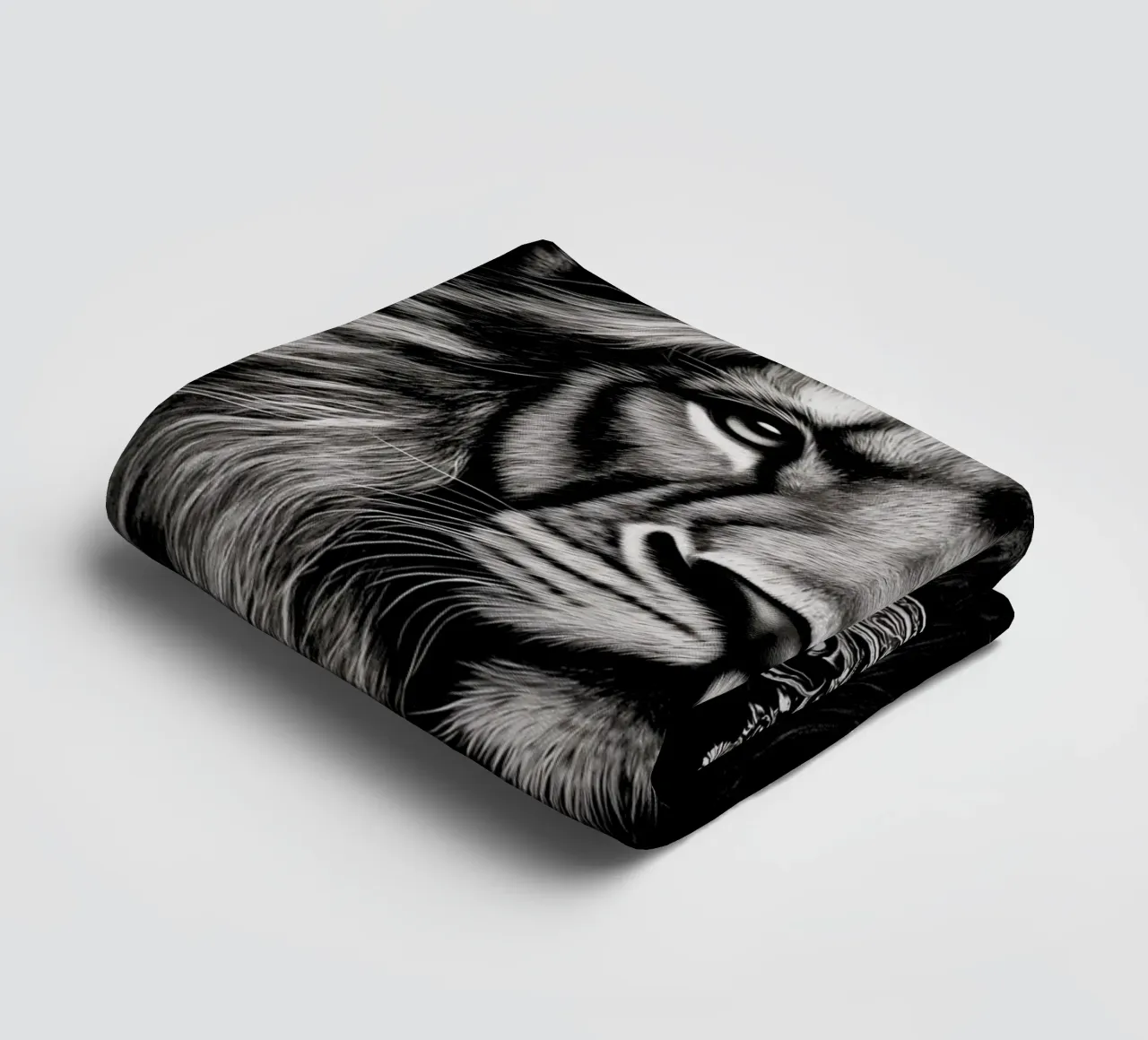 Leeuwenkoning met kroon op zwart badhanddoek van Autofocus