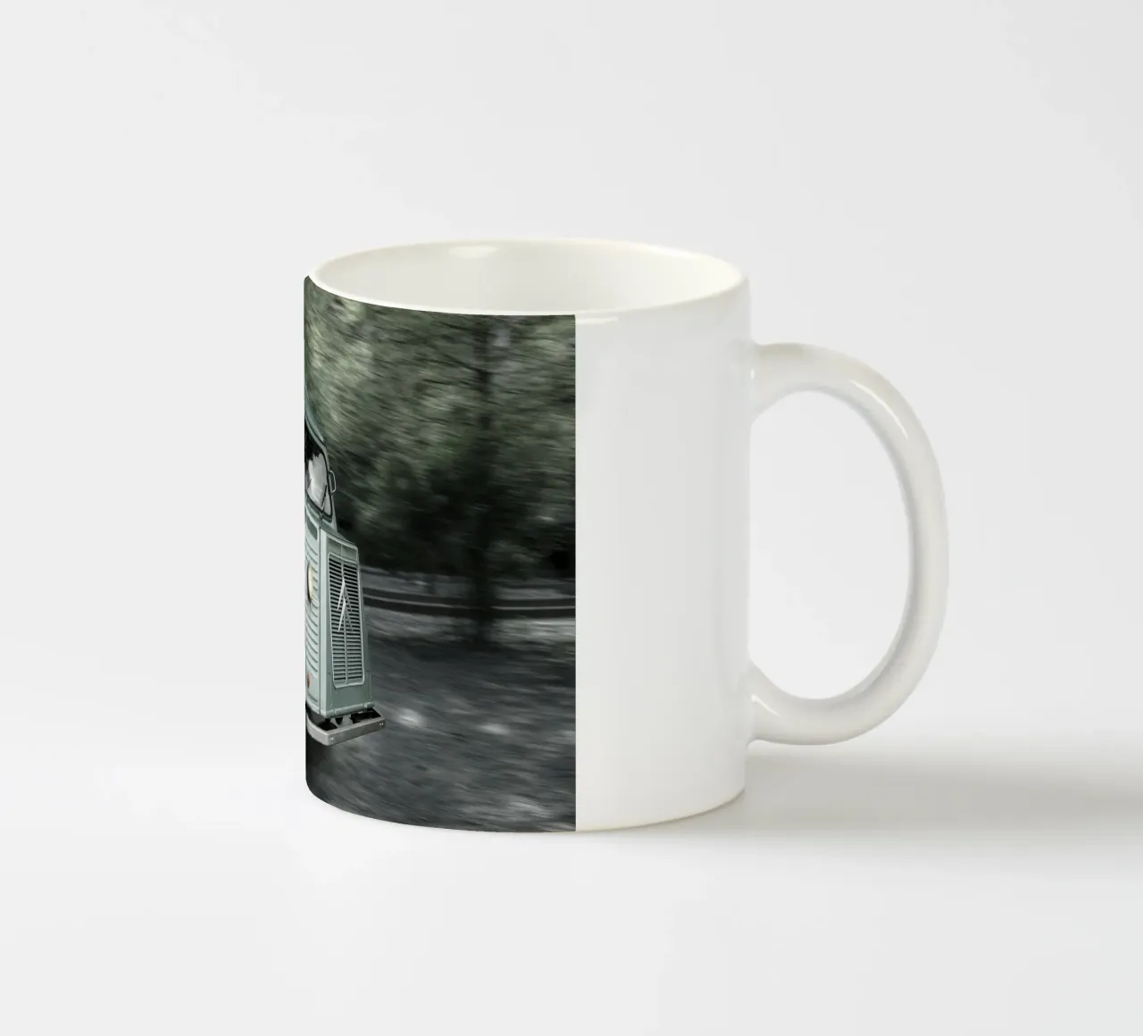 vecchio furgone francese per le consegne tazza in ceramica da Barbara Buderath Fotodesign