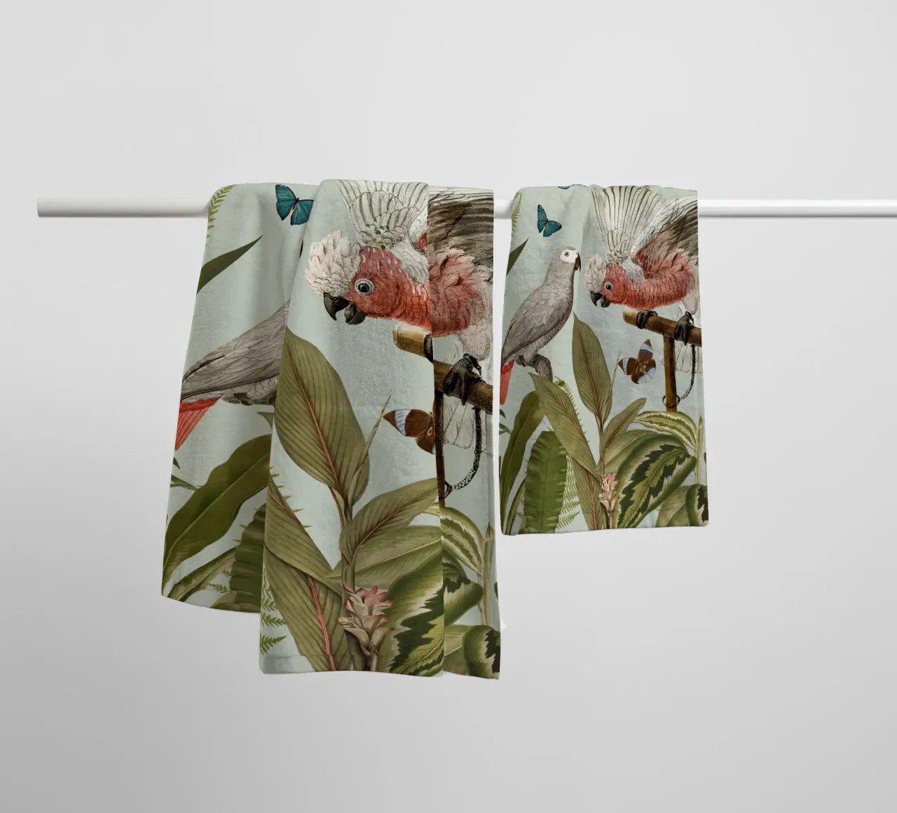 Nostálgicos loros tropicales luchan en un paisaje selvático toalla de baño de Vintage World - Uta Naumann