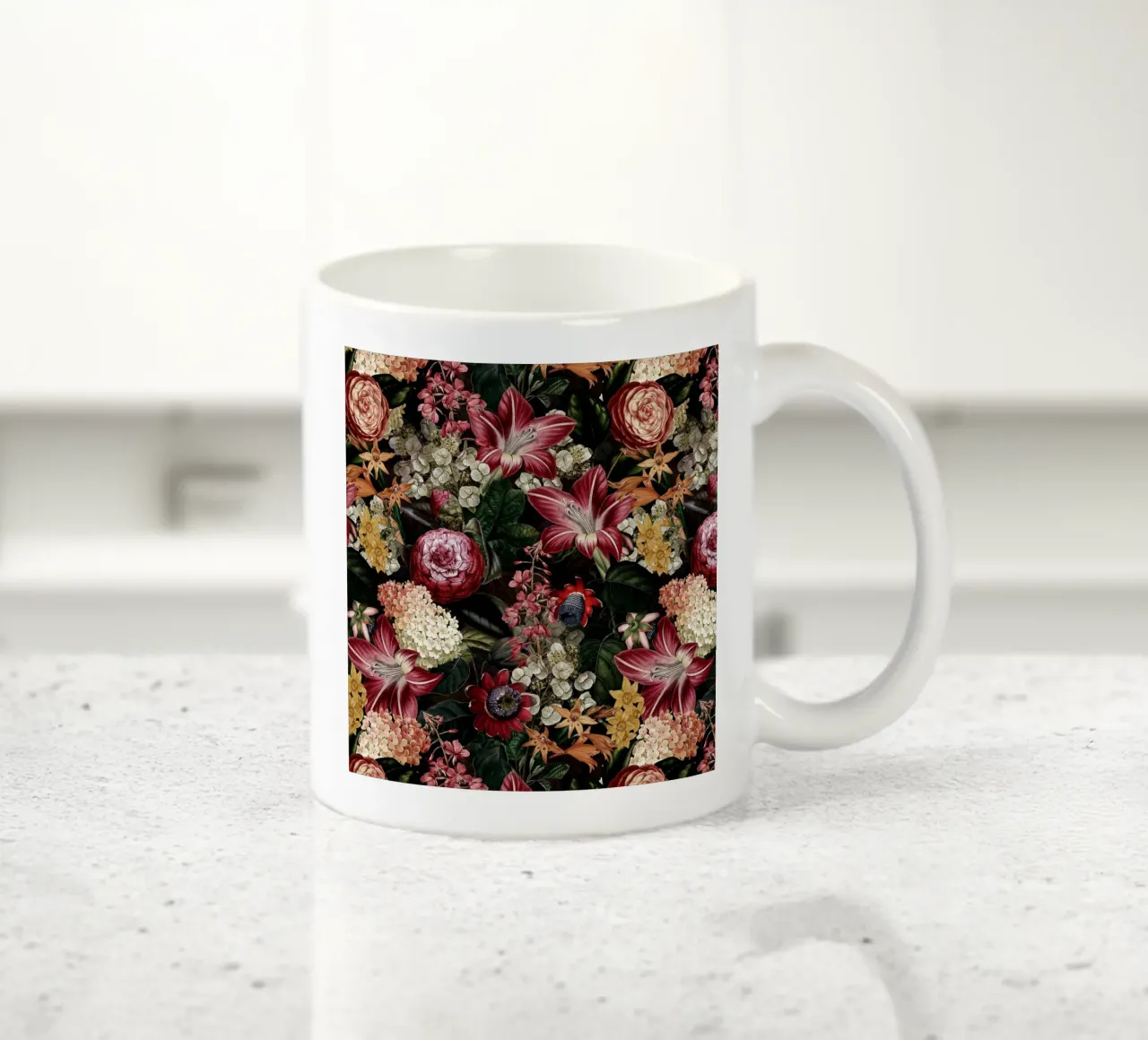 Giardino fiorito vintage e nostalgico di mezzanotte tazza in ceramica da Flower Garden - Uta Naumann