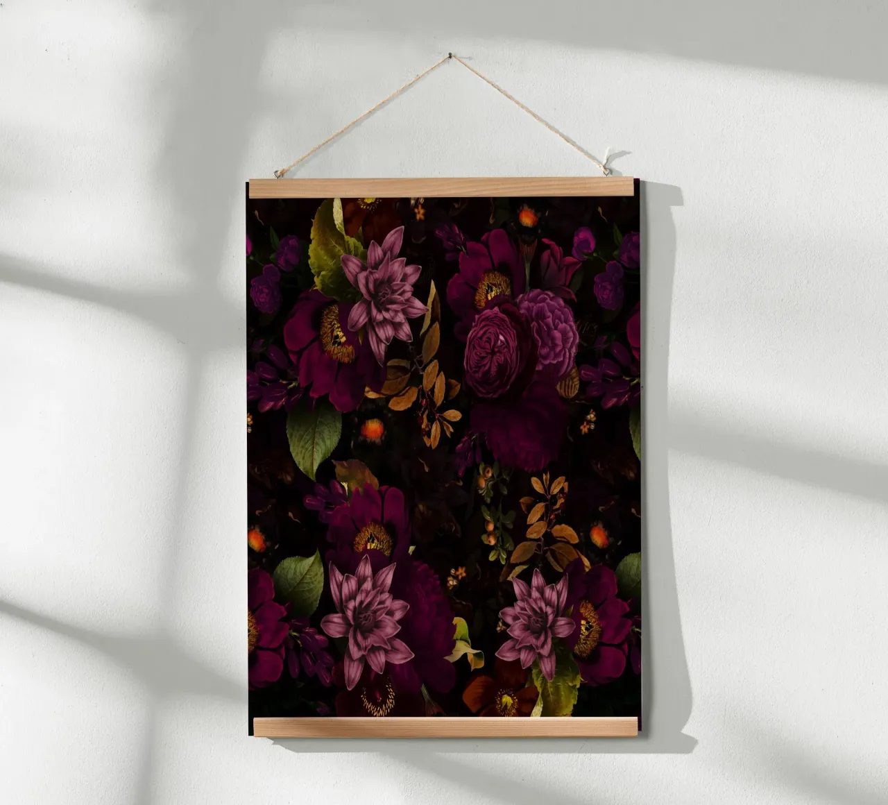 Drammatico roseto borghese di mezzanotte poster da Flower Garden - Uta Naumann