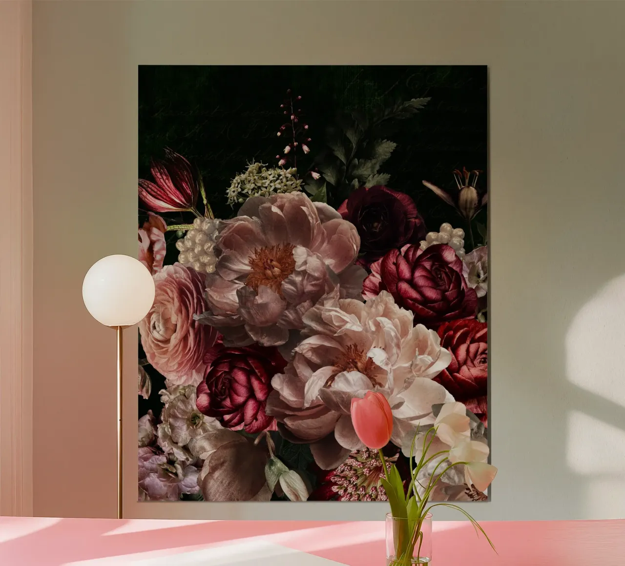 Composizione di Peonie Blush Rose Anemoni Su Nero poster con telaio in legno da Flower Garden - Uta Naumann