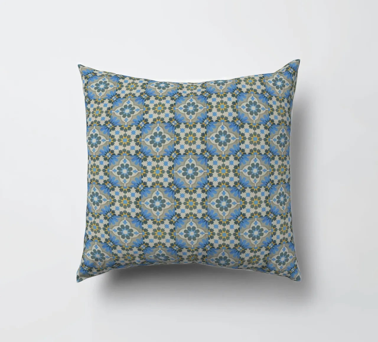 Mosaic Magic: Moroccan Tiles cuscino da Curious Collections by Marielle Leenders