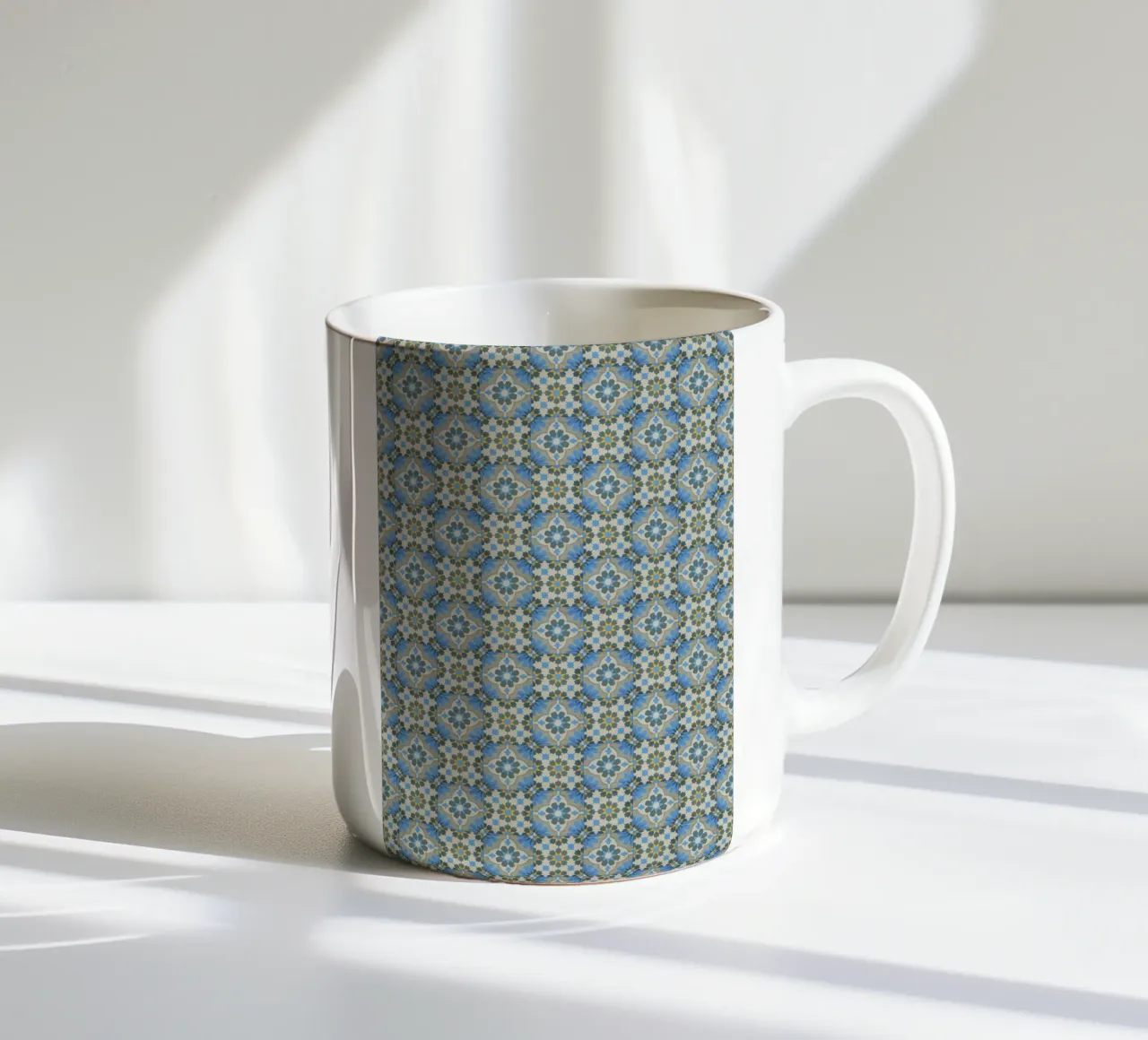 Mosaic Magic: Moroccan Tiles tazza in ceramica da Curious Collections by Marielle Leenders