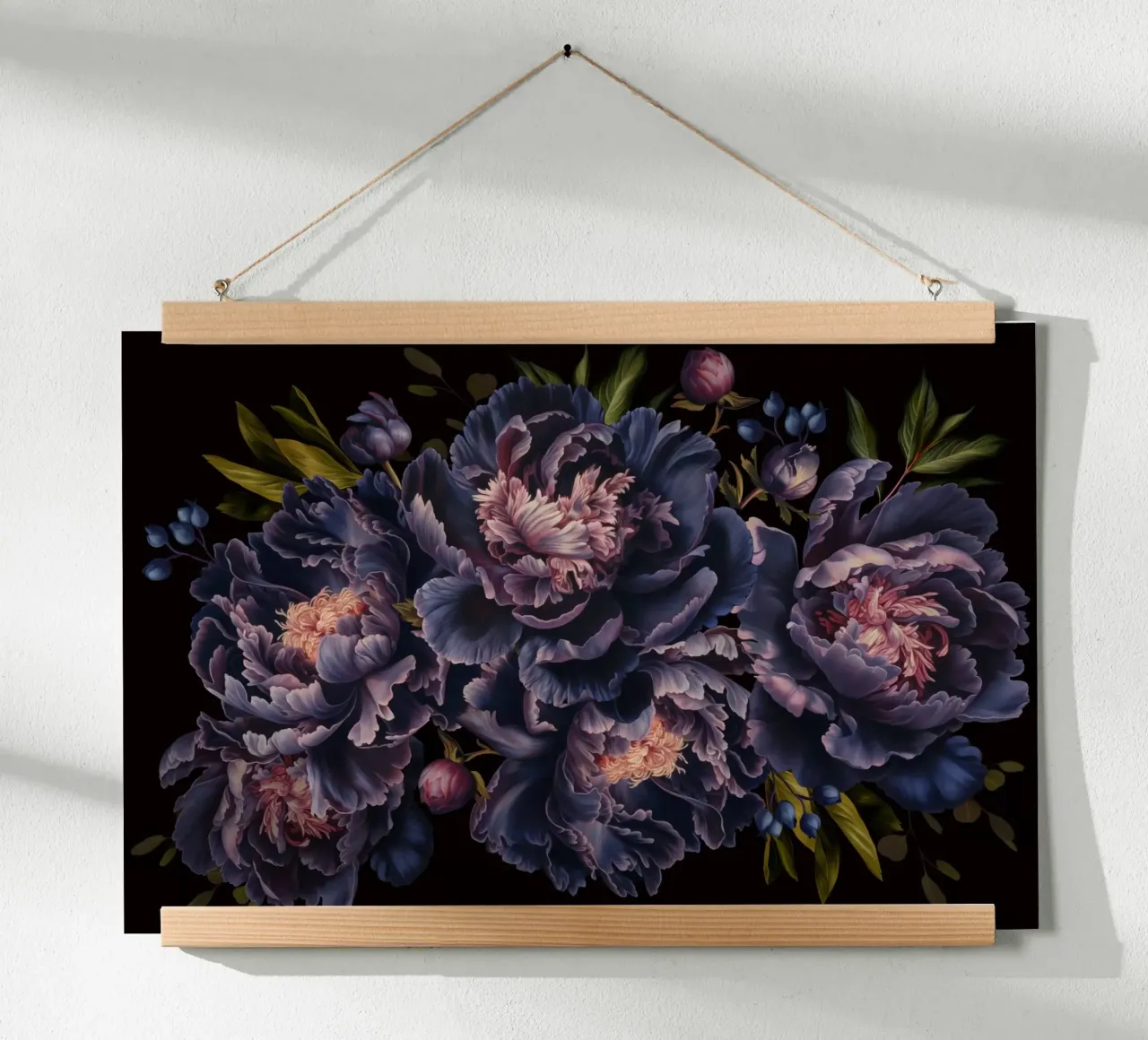 Giardino di peonie gotiche dipinte a mano in viola e borgogna poster con telaio in legno da Flower Garden - Uta Naumann