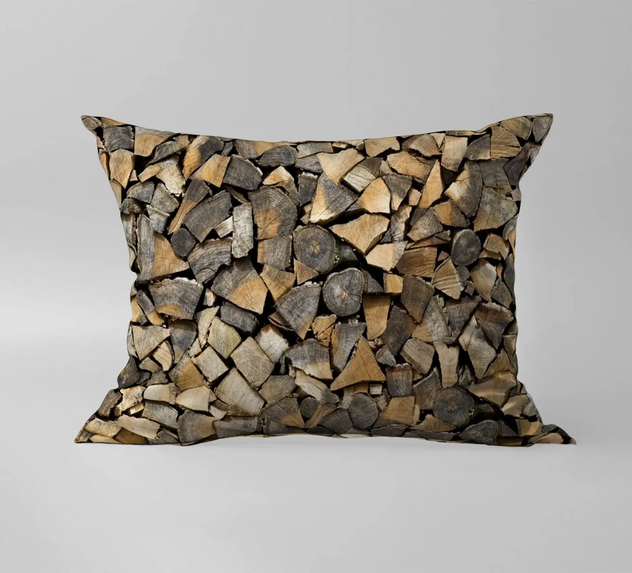 Rustic Warmth: Stacked Firewood cuscino da Curious Collections by Marielle Leenders