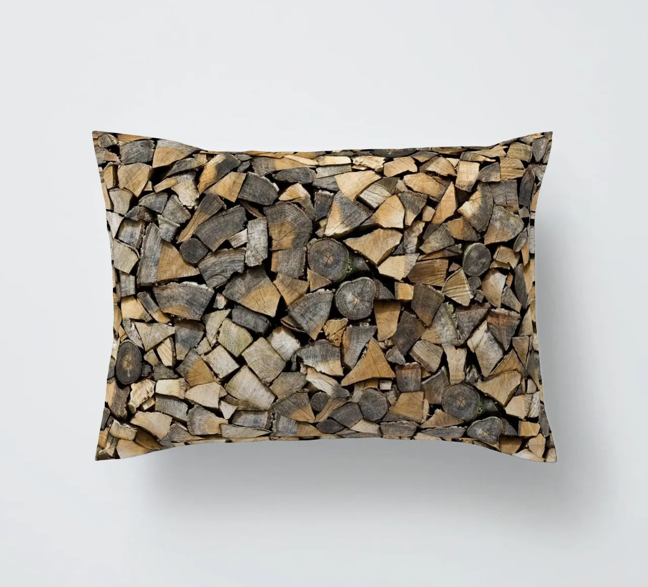 Rustic Warmth: Stacked Firewood cuscino da Curious Collections by Marielle Leenders
